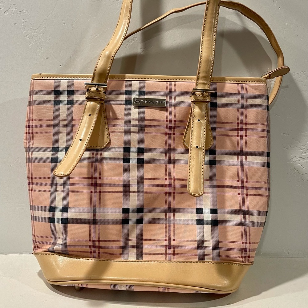 Unsure Of The Authenticity Of This Handbag